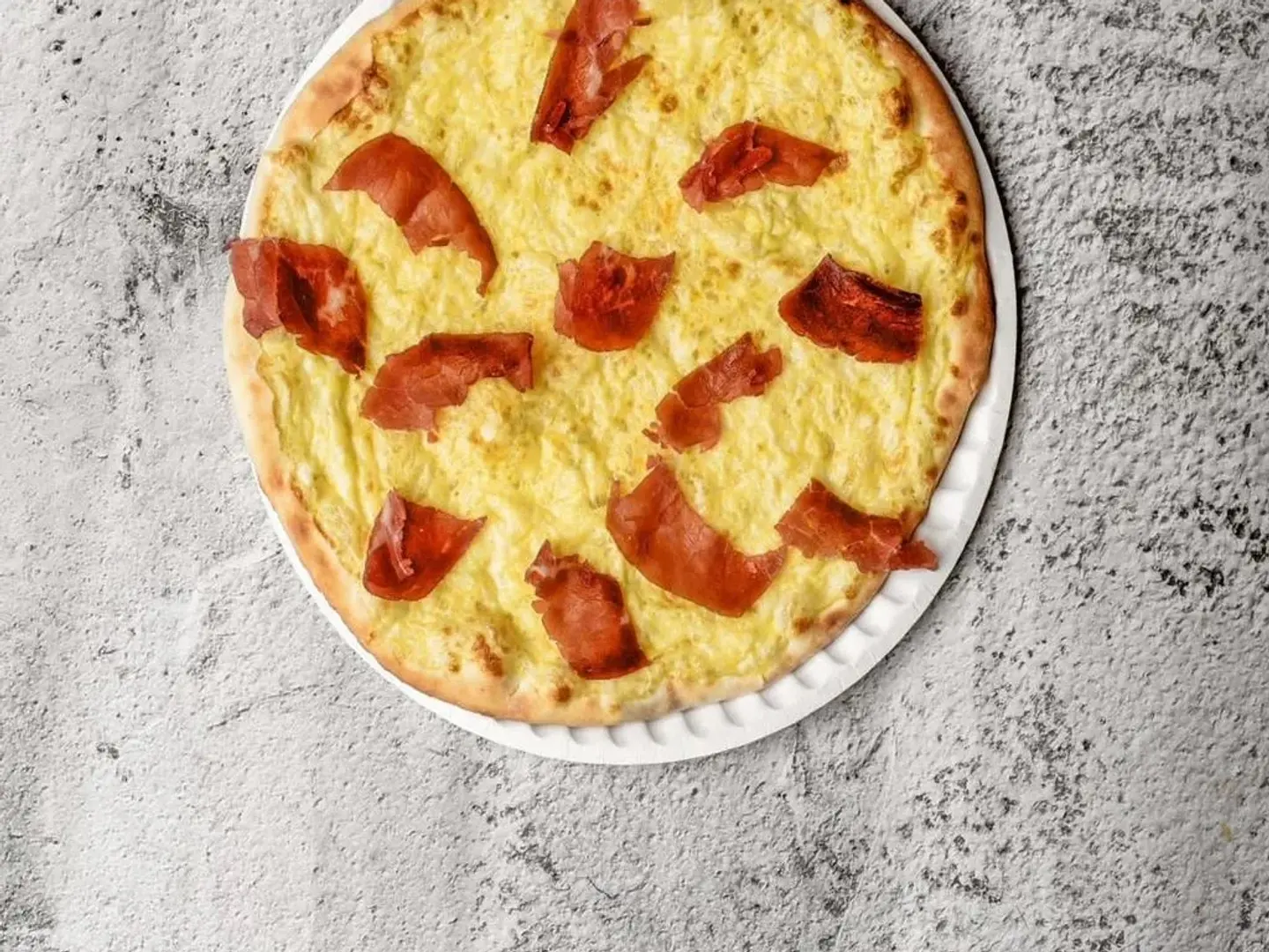 ‏جبنة بسطرمة بيض