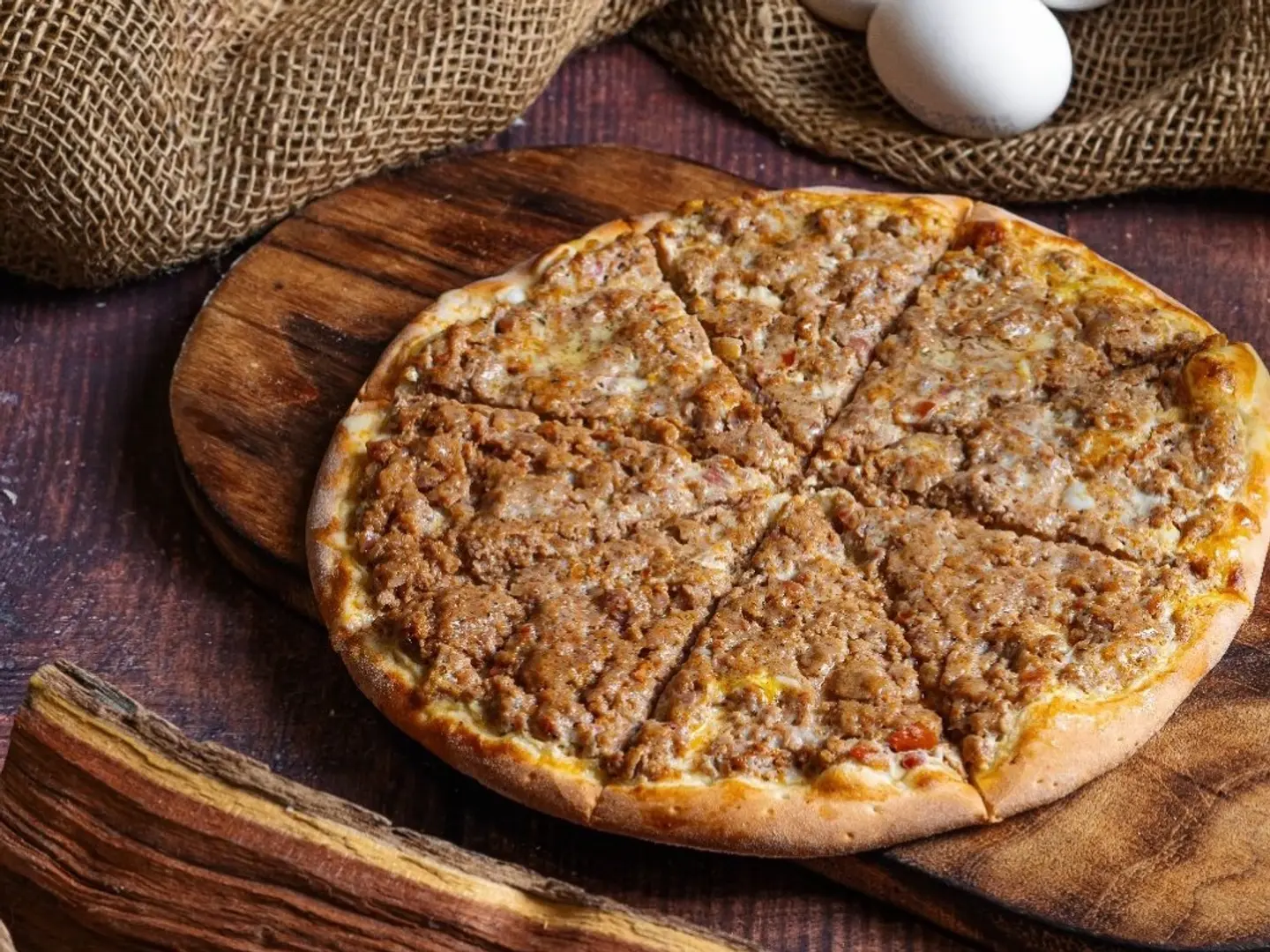 ‏لحم بعجين