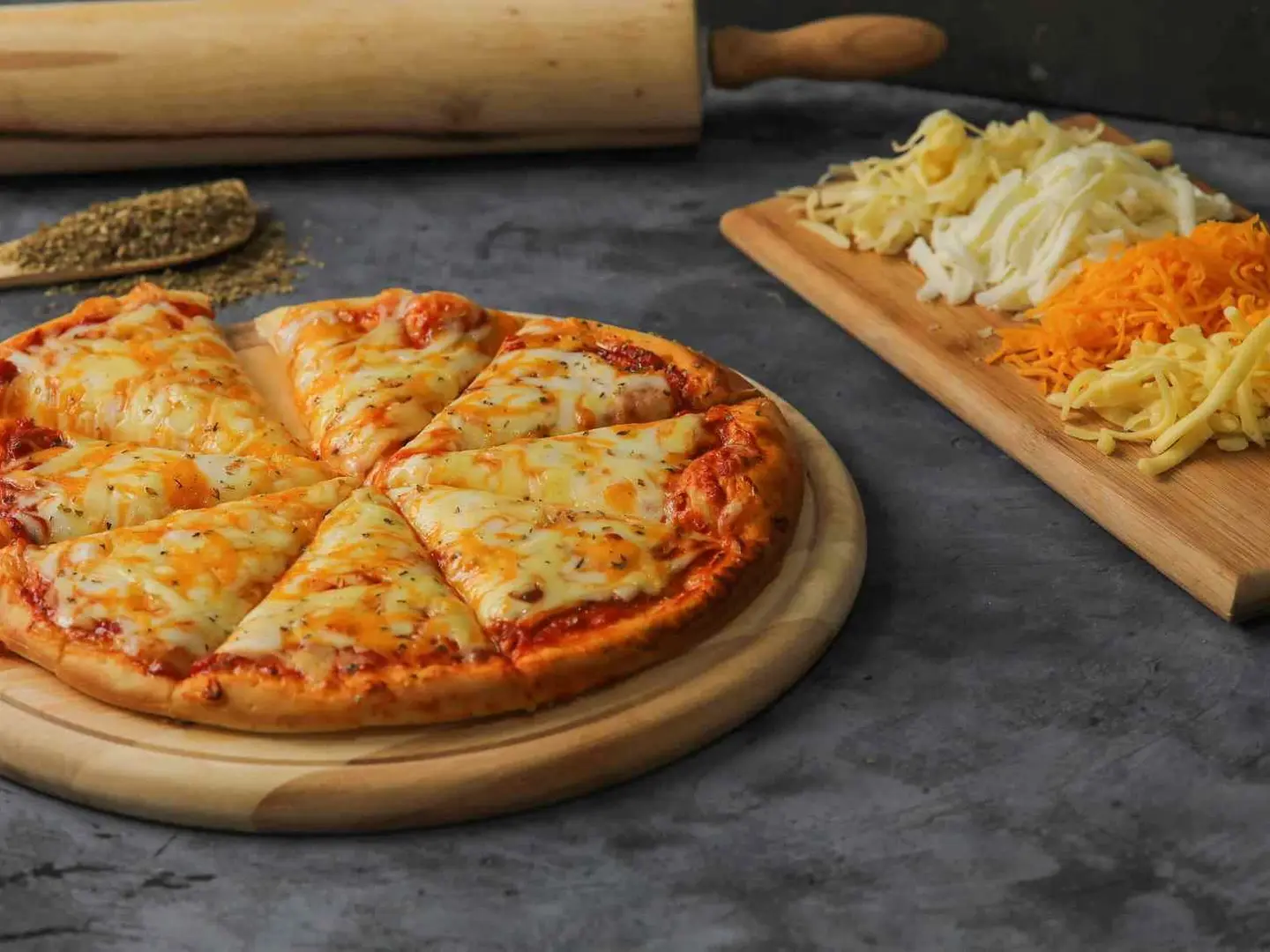 ‏بيتزا أجبان