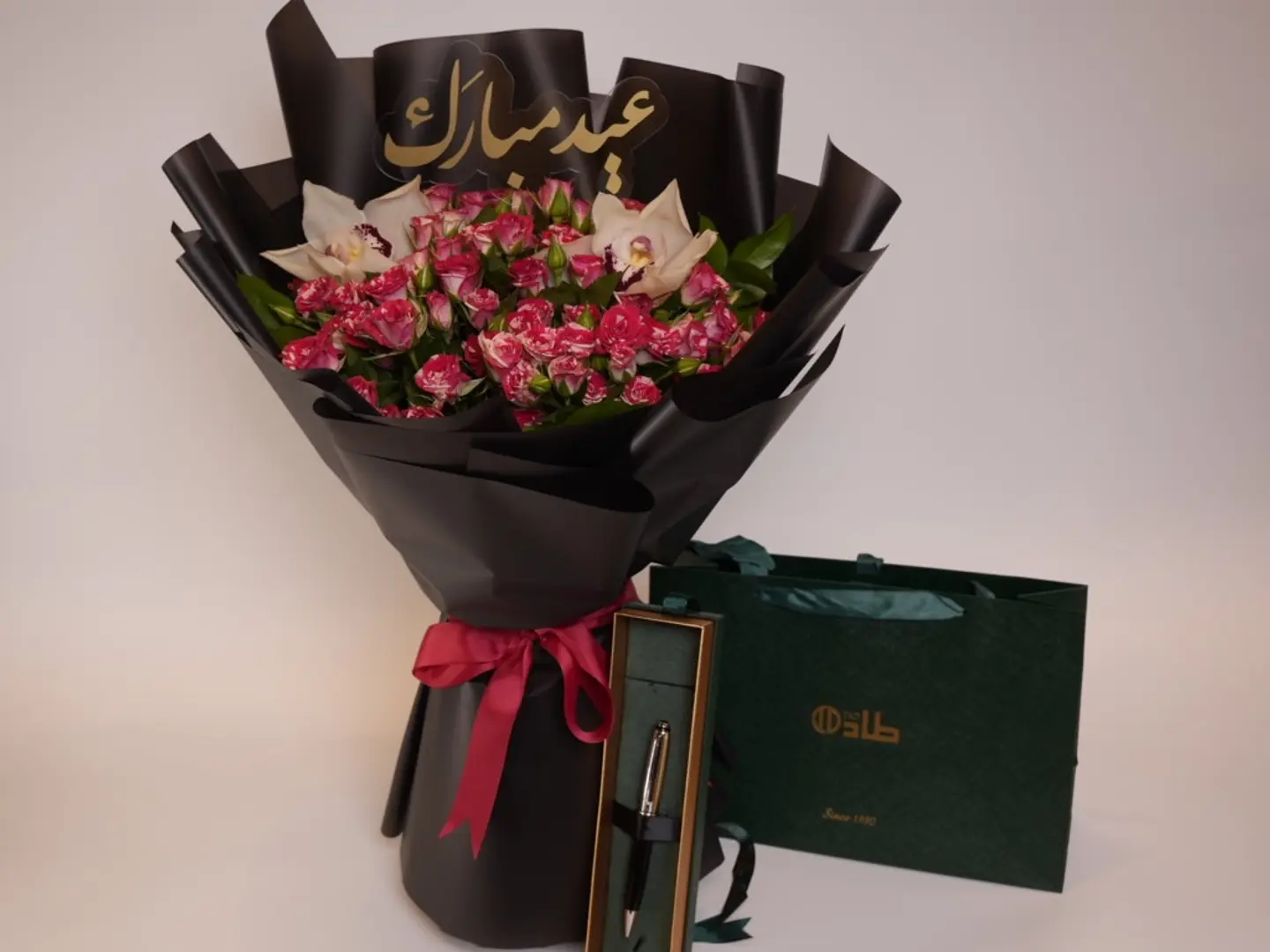 بوكيه ورد مع قلم طاد