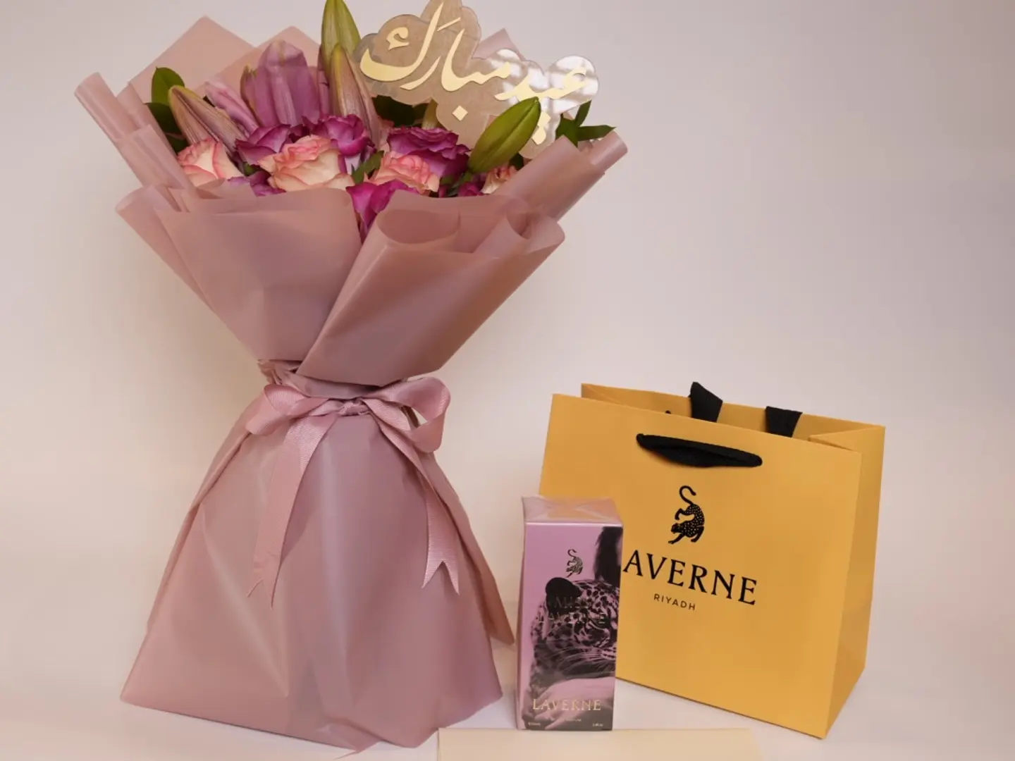 عطر مس لافيرن مع بوكيه ورد