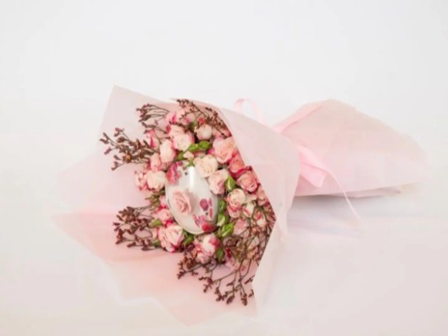 باقه ورد مع شوكلاته بستاني