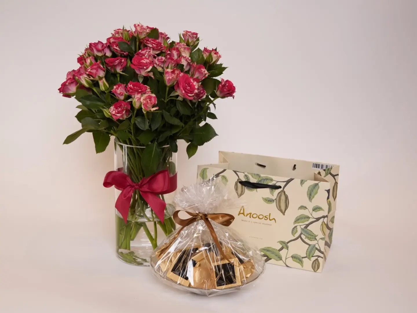 فازه ورد مع شوكلاته أنوش