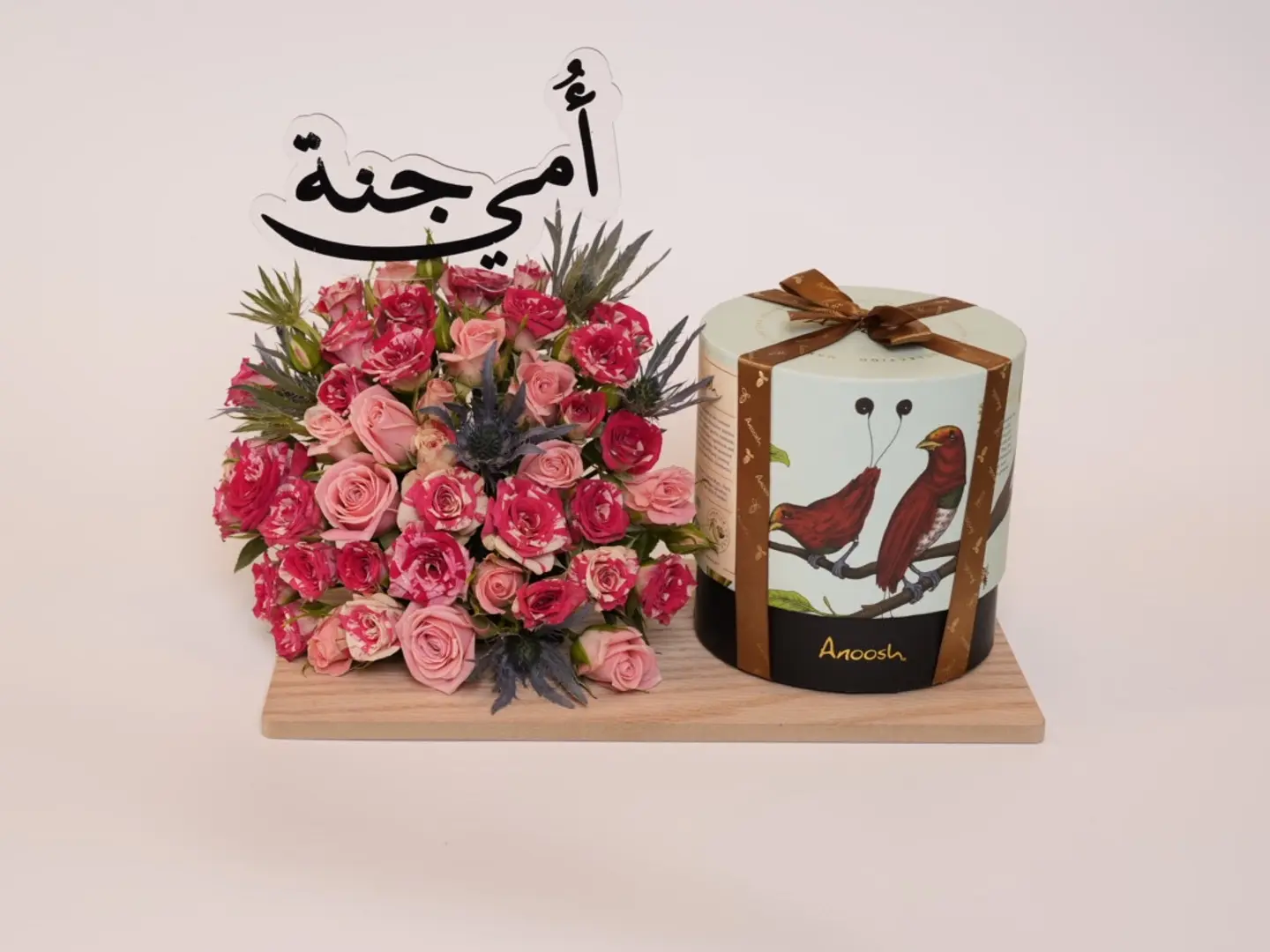 قاعده خشبيه مع ورد