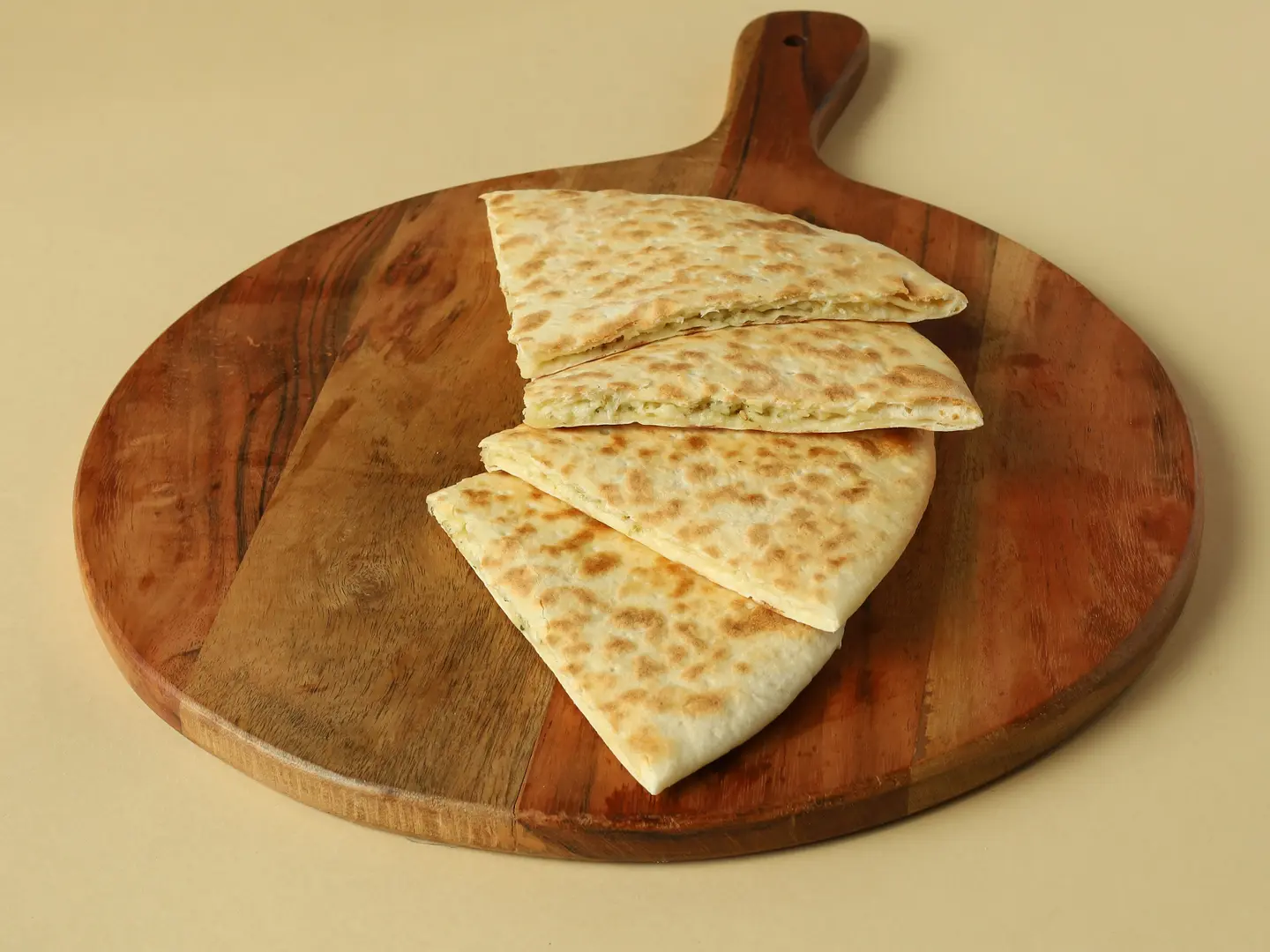 فطيرة جبن حلوم