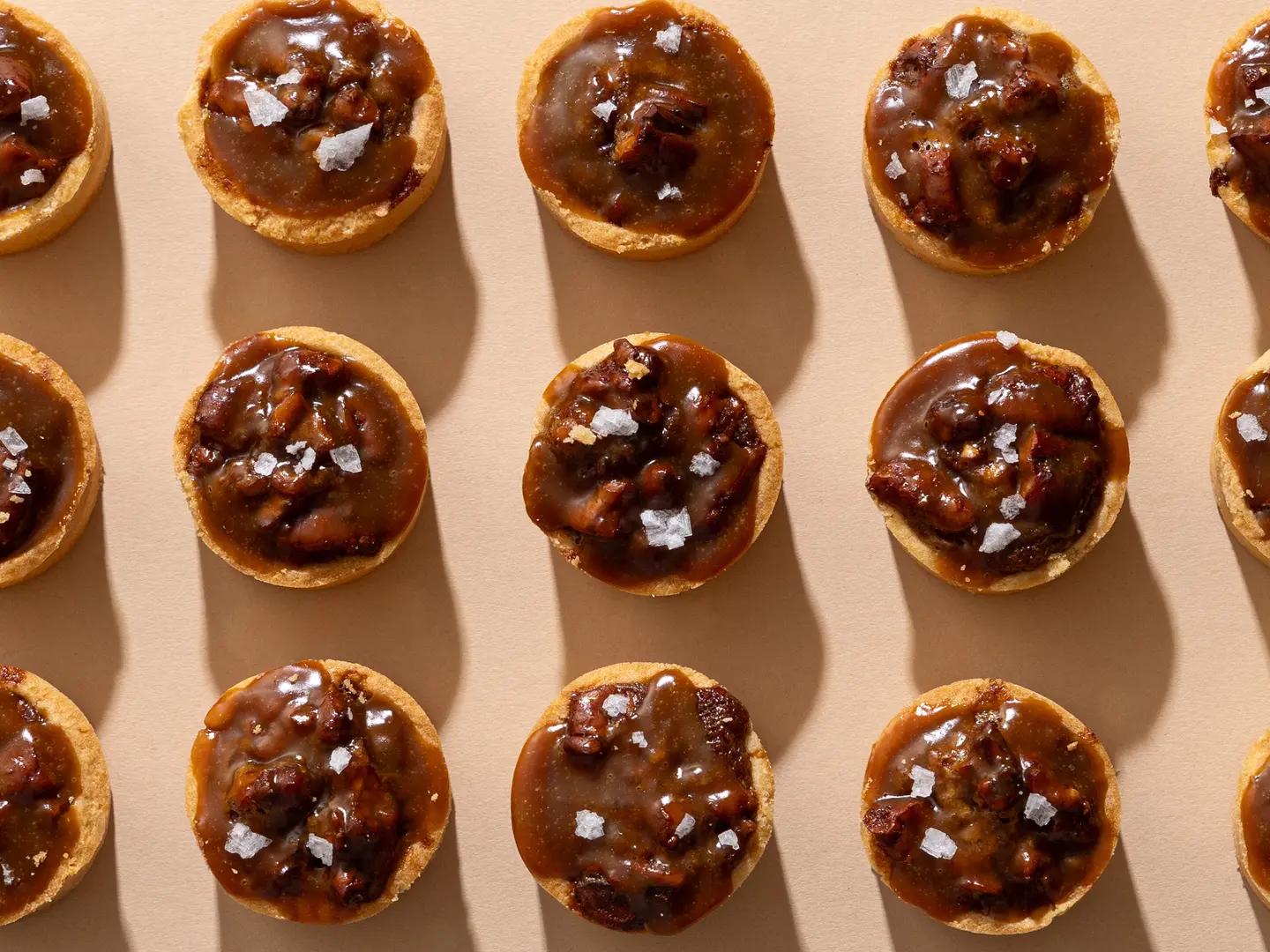 سولتد كراميل بيكان تارت - 32 قطعة