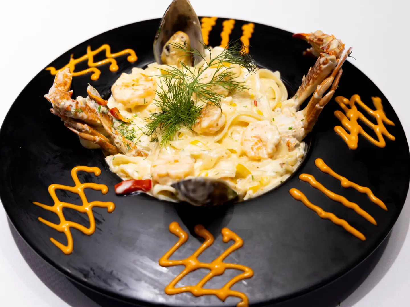 مكرونة فيوتشيني سي فود