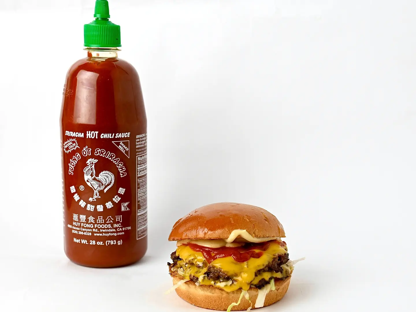 سندويتش سيراتشا لحم دبل