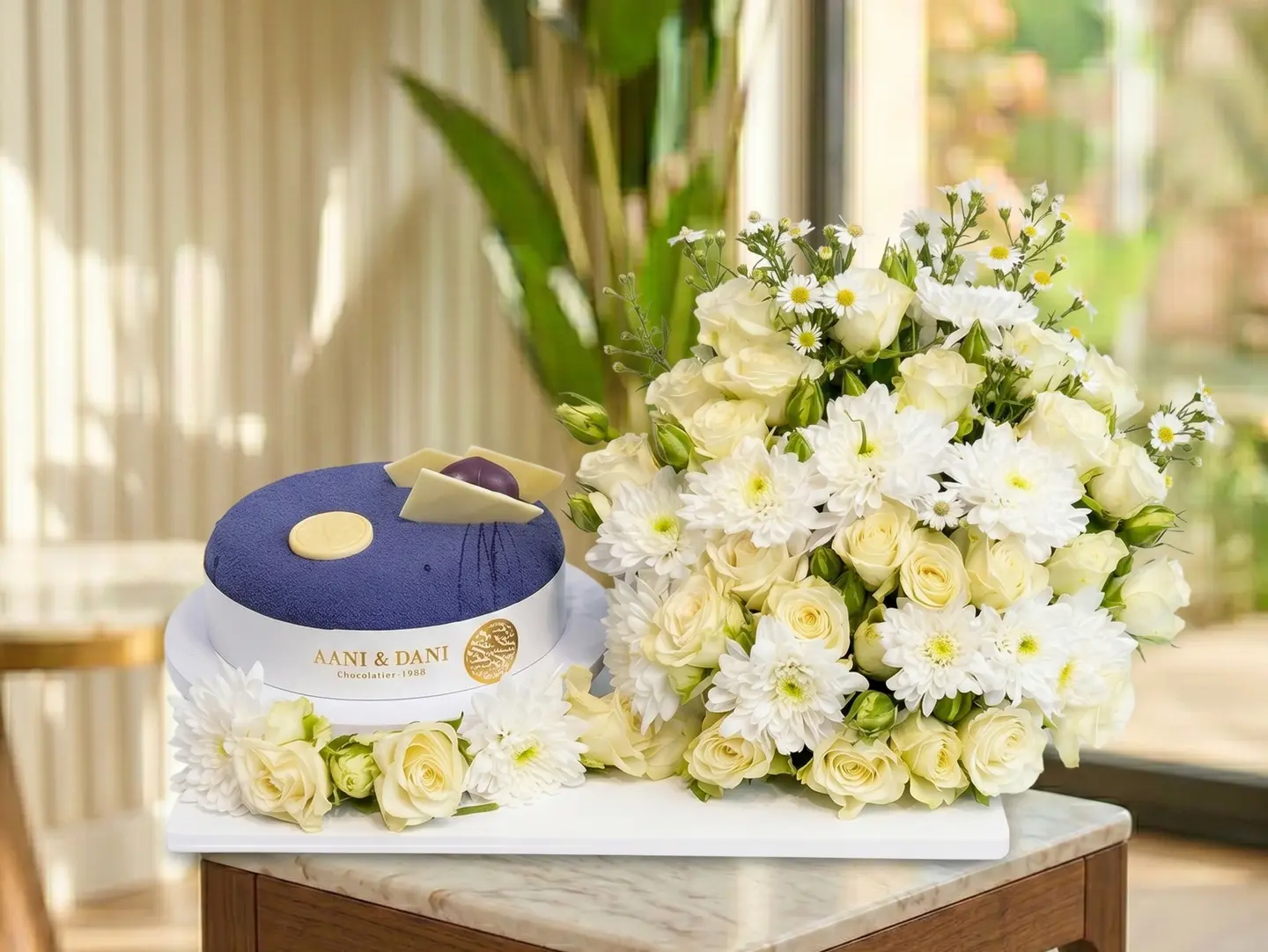 Rose Stand And Cake