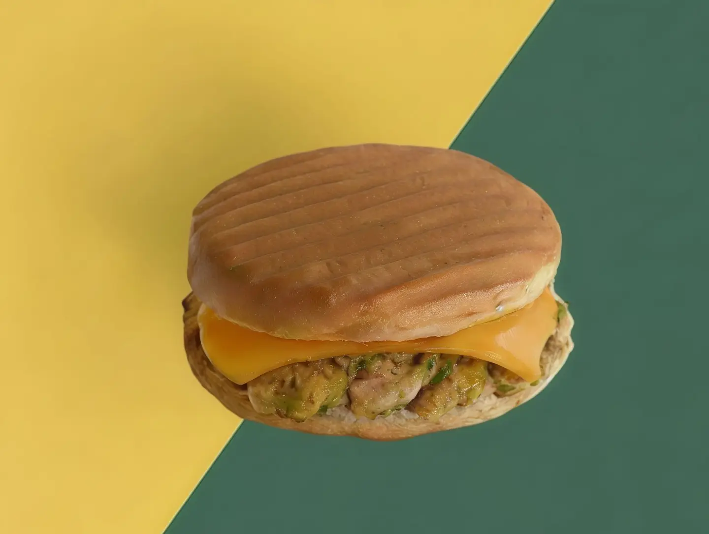 برجر تونة حار