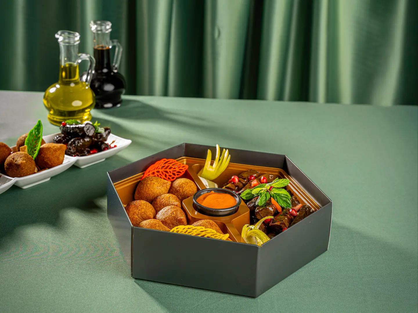 بوكس الكبة وورق عنب وسط