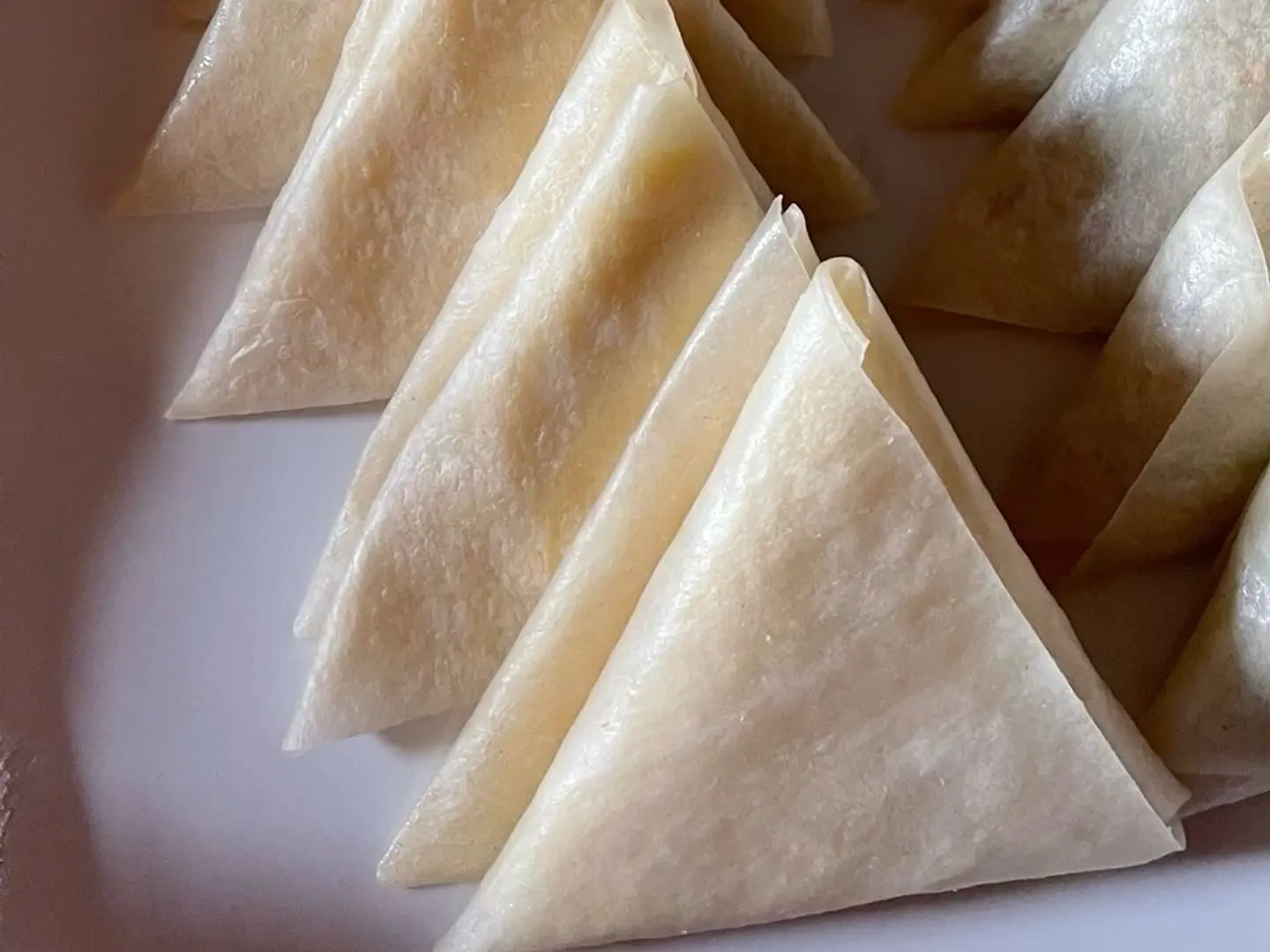 عرض السمبوسة المشكّلة