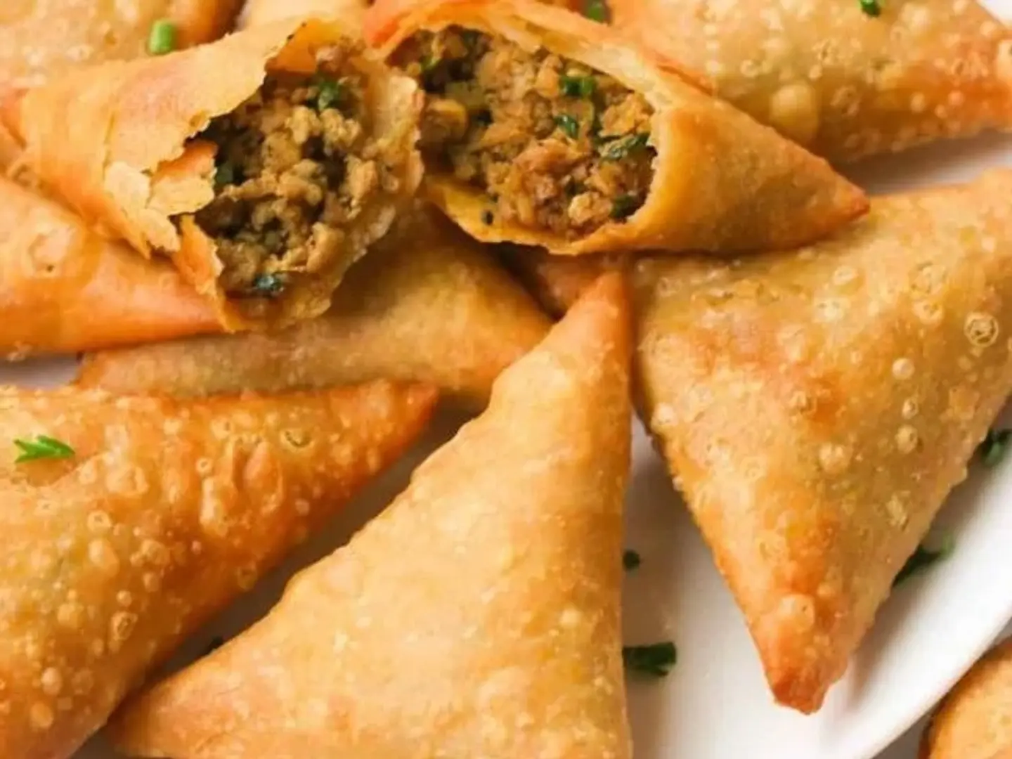 سمبوسة لحم غنم طازج