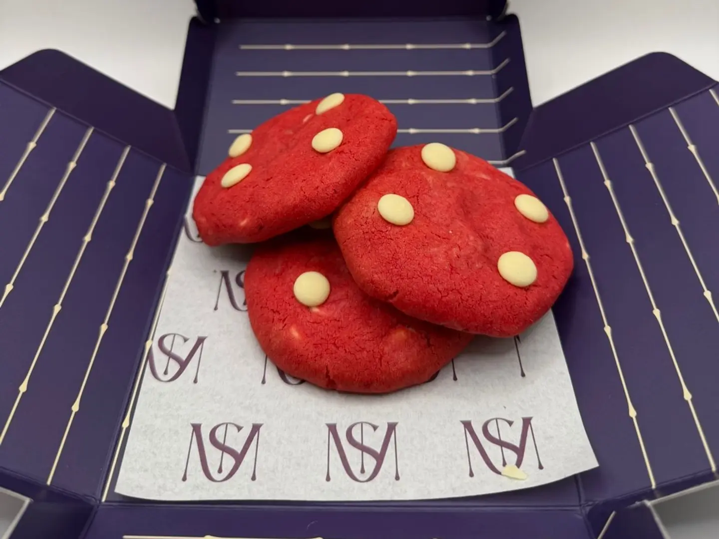 Red Velvet Cookies With White Chocolate (3 Pieces)