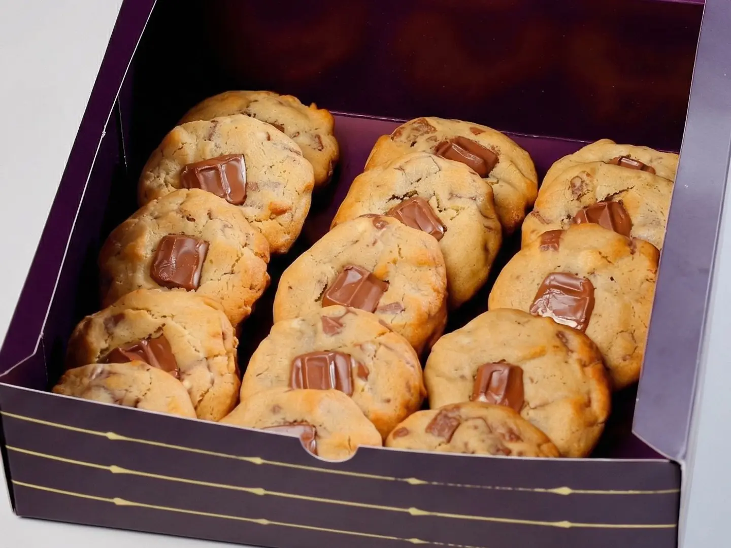 Royal Cookies 15 Piece Box