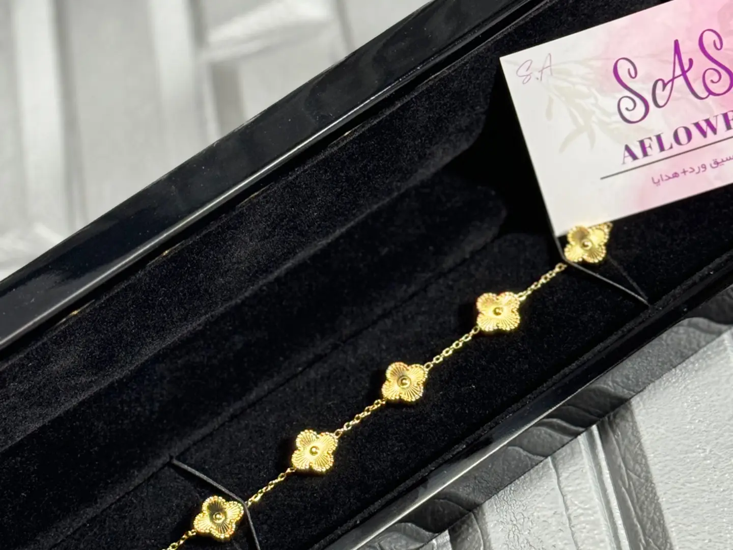 تاج المعصم الذهبي