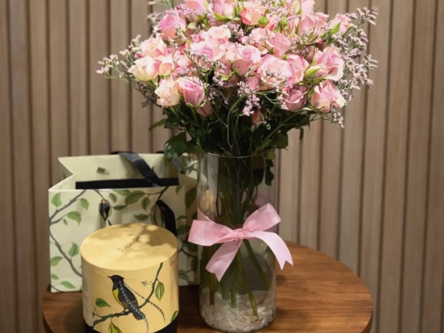 فازة ورد مع كوكيز انوش