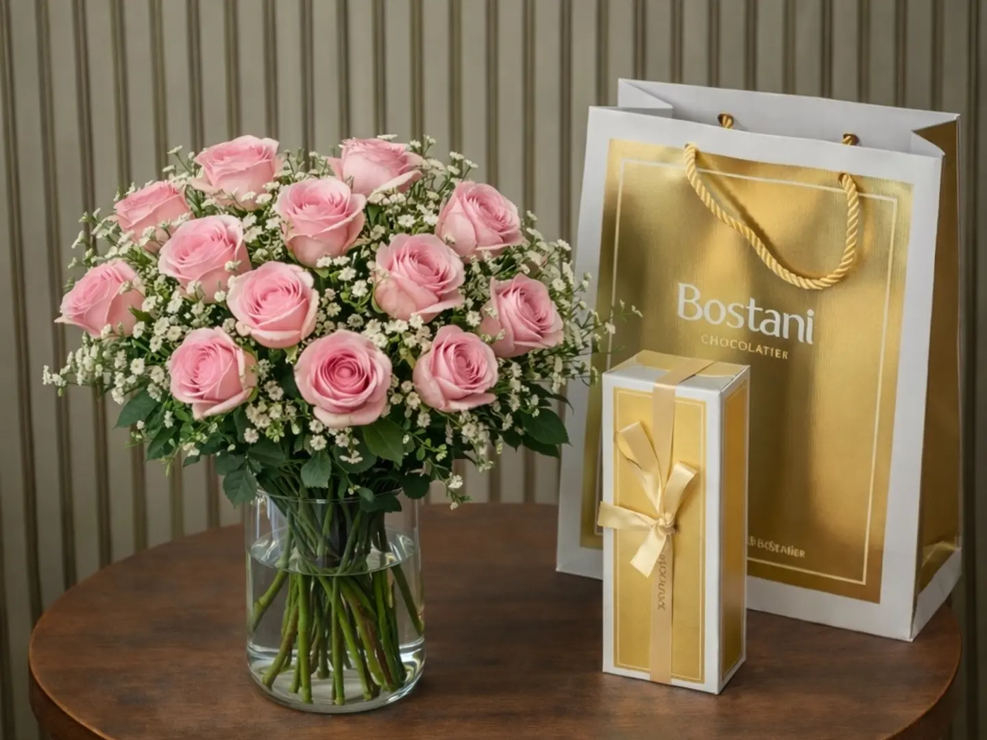 باقة وردية مع شوكلاته بستاني