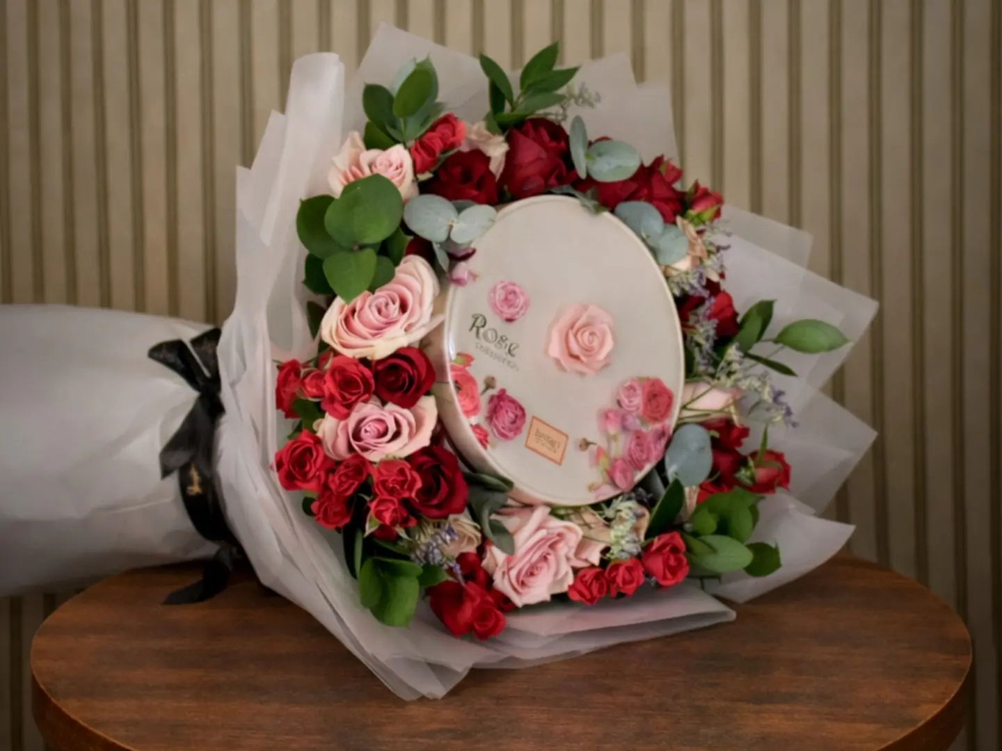 تنسيق ورد مع شوكلاتة بستاني 23