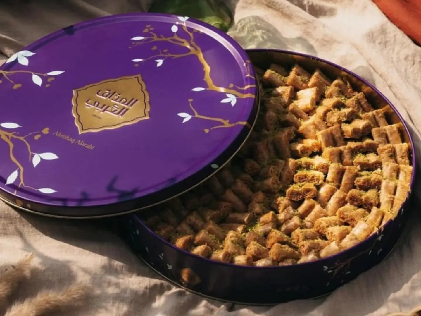 بقلاوه اصابع وسط المذاق العربي