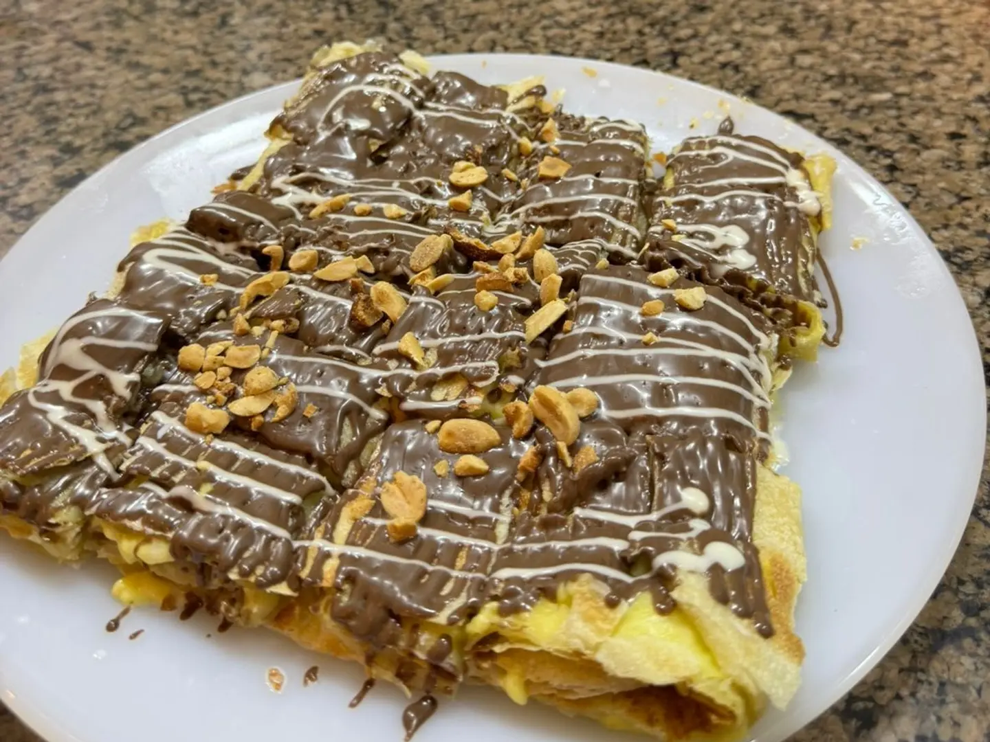 فطيره شوكولاتة موز وبندق