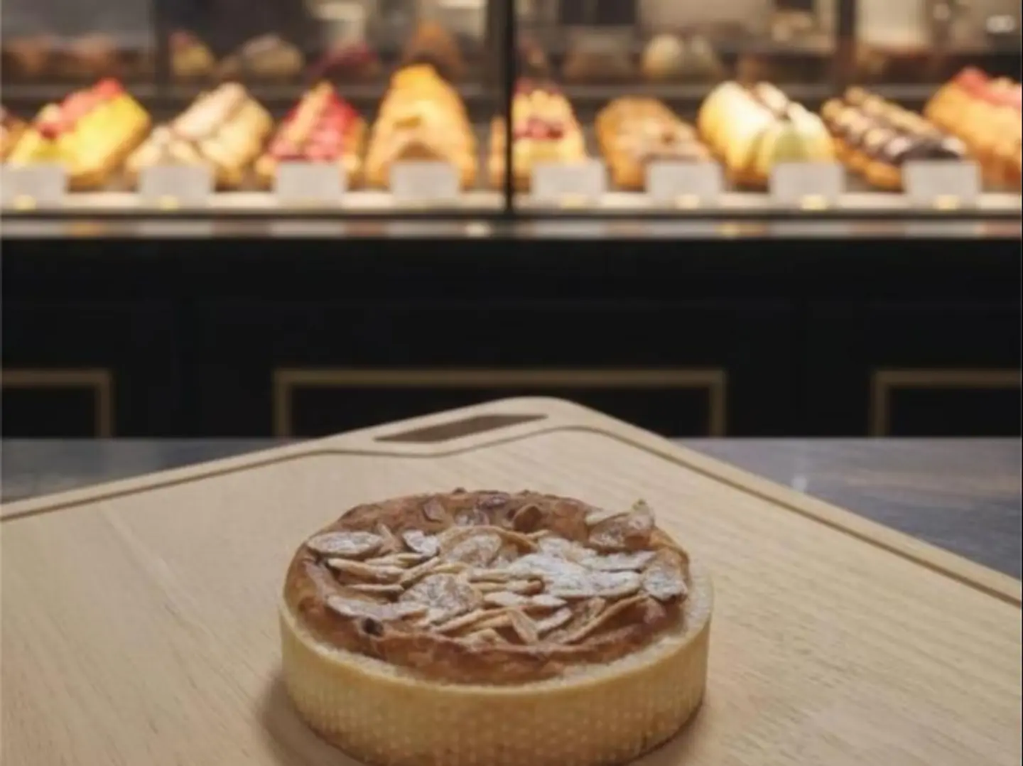 تارت تمر الموند