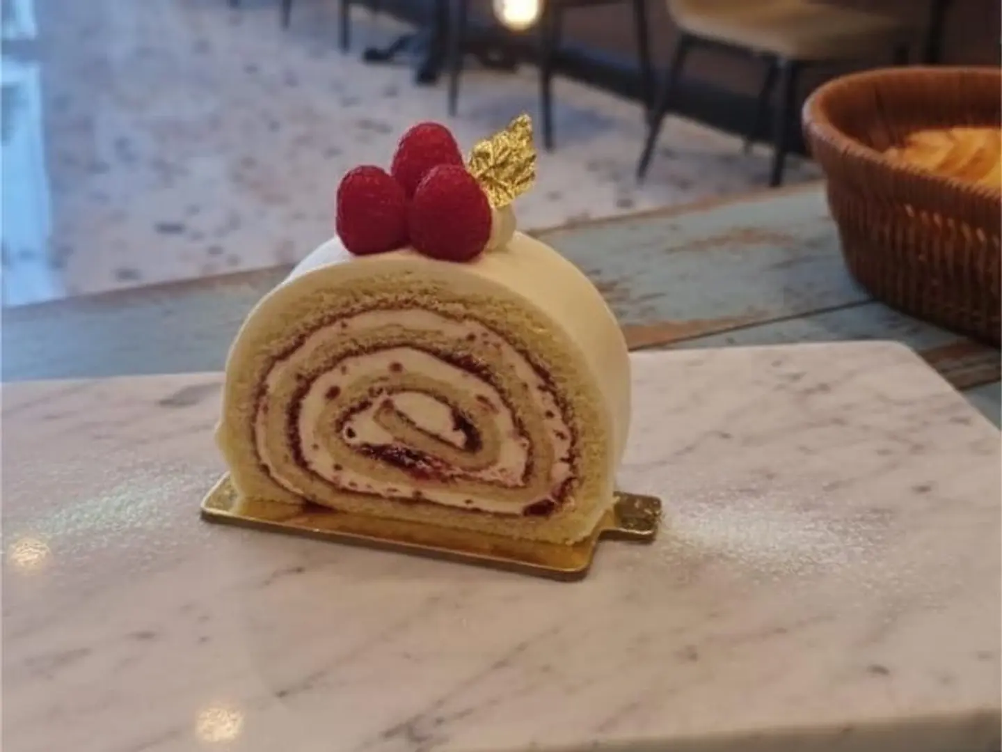 رول كيك راز بيري