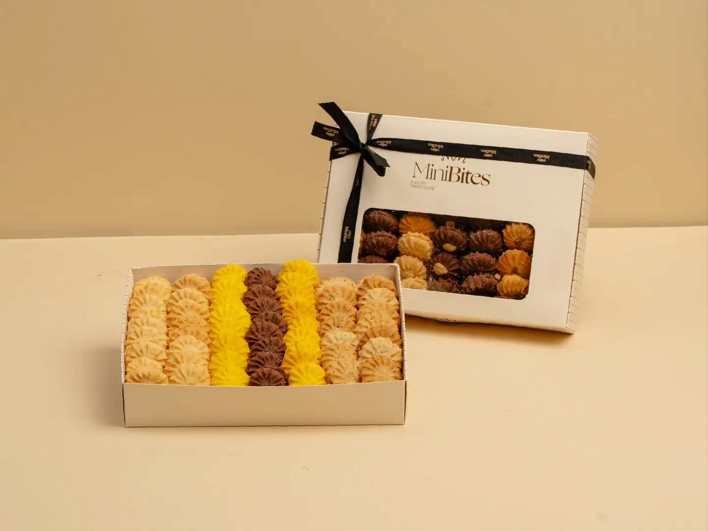Medium Petit Four Box