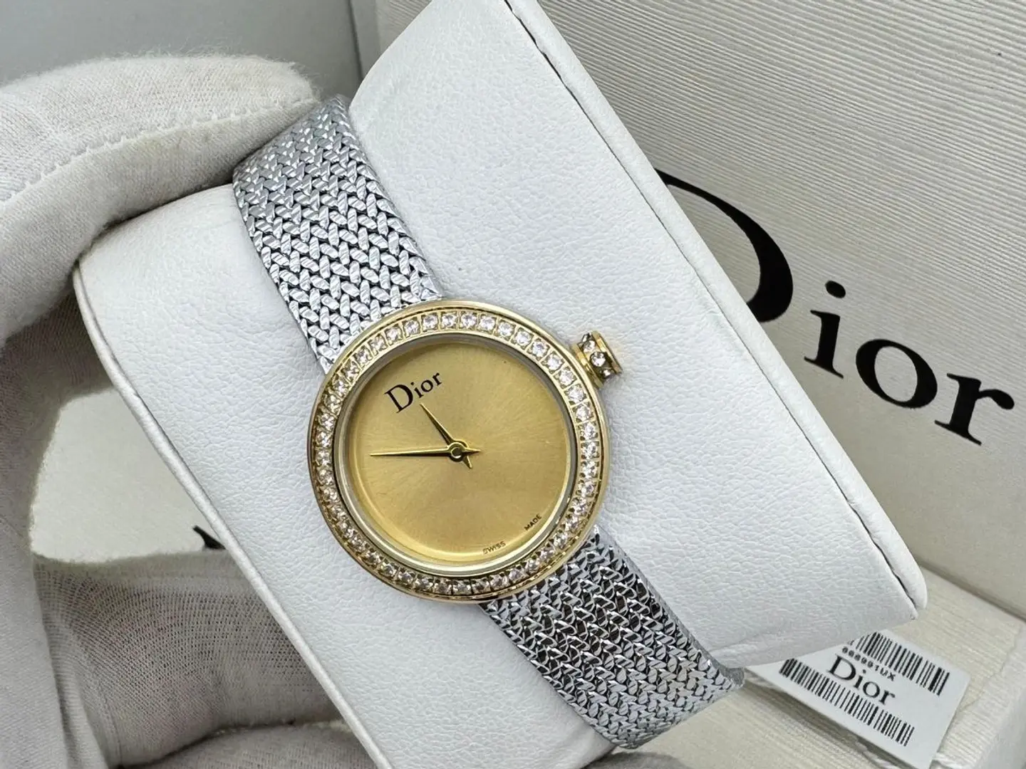 ساعة ديور الذهبية