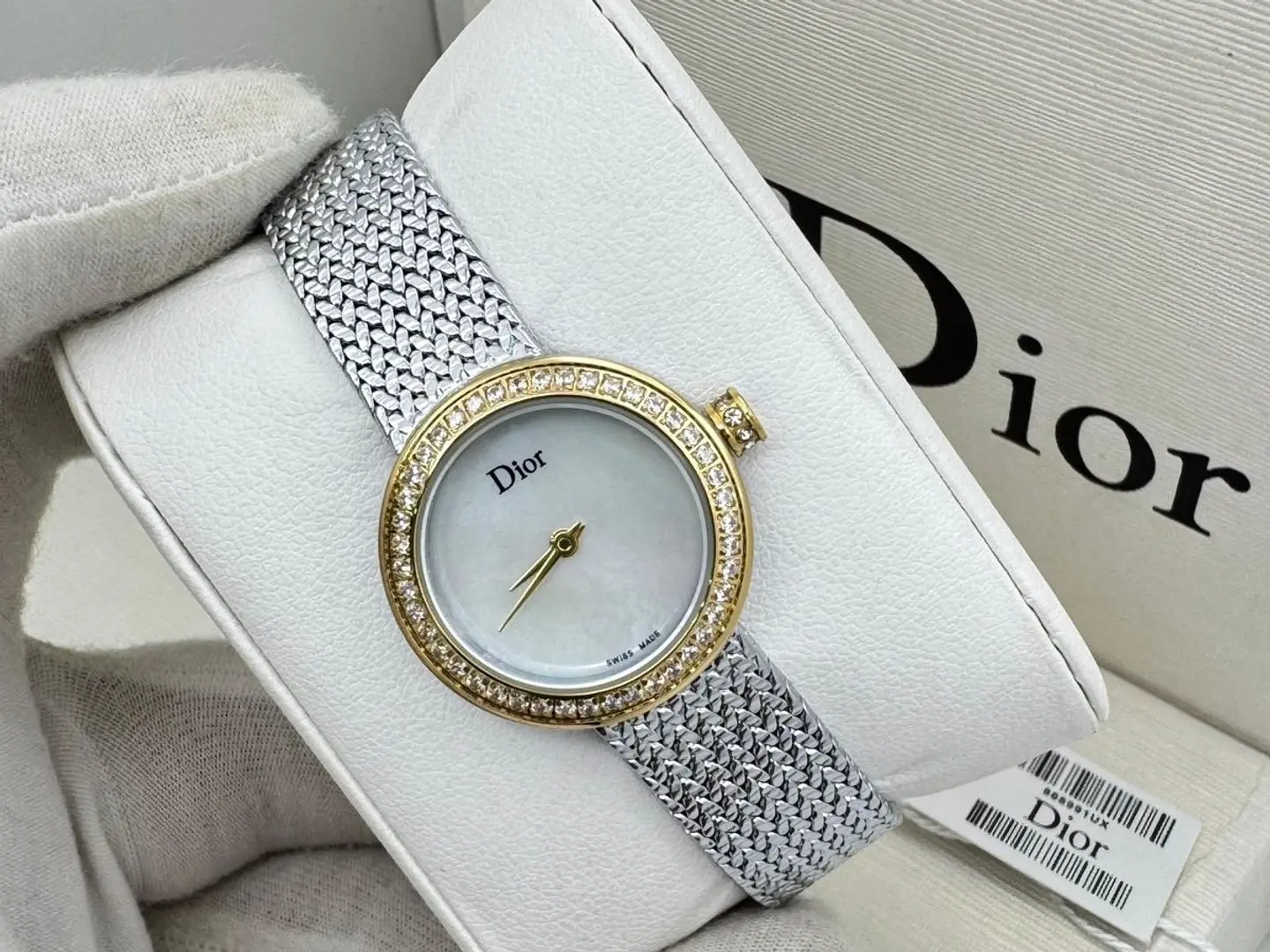 ساعة دبور البرونزية