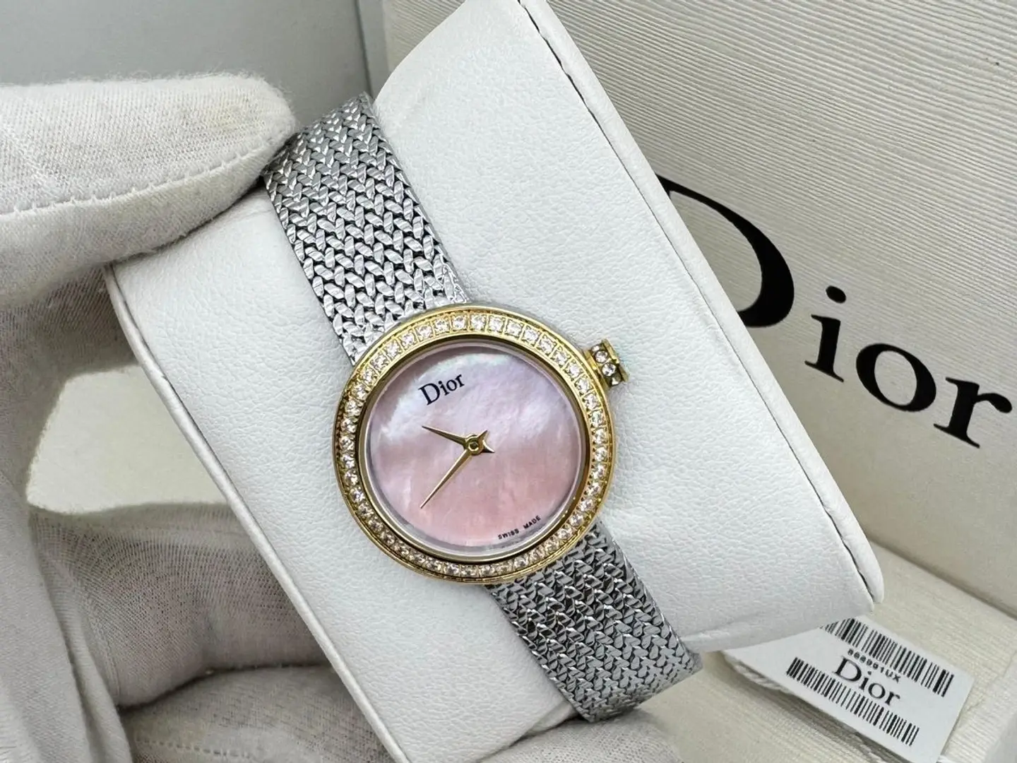 ساعة ديور الوردية