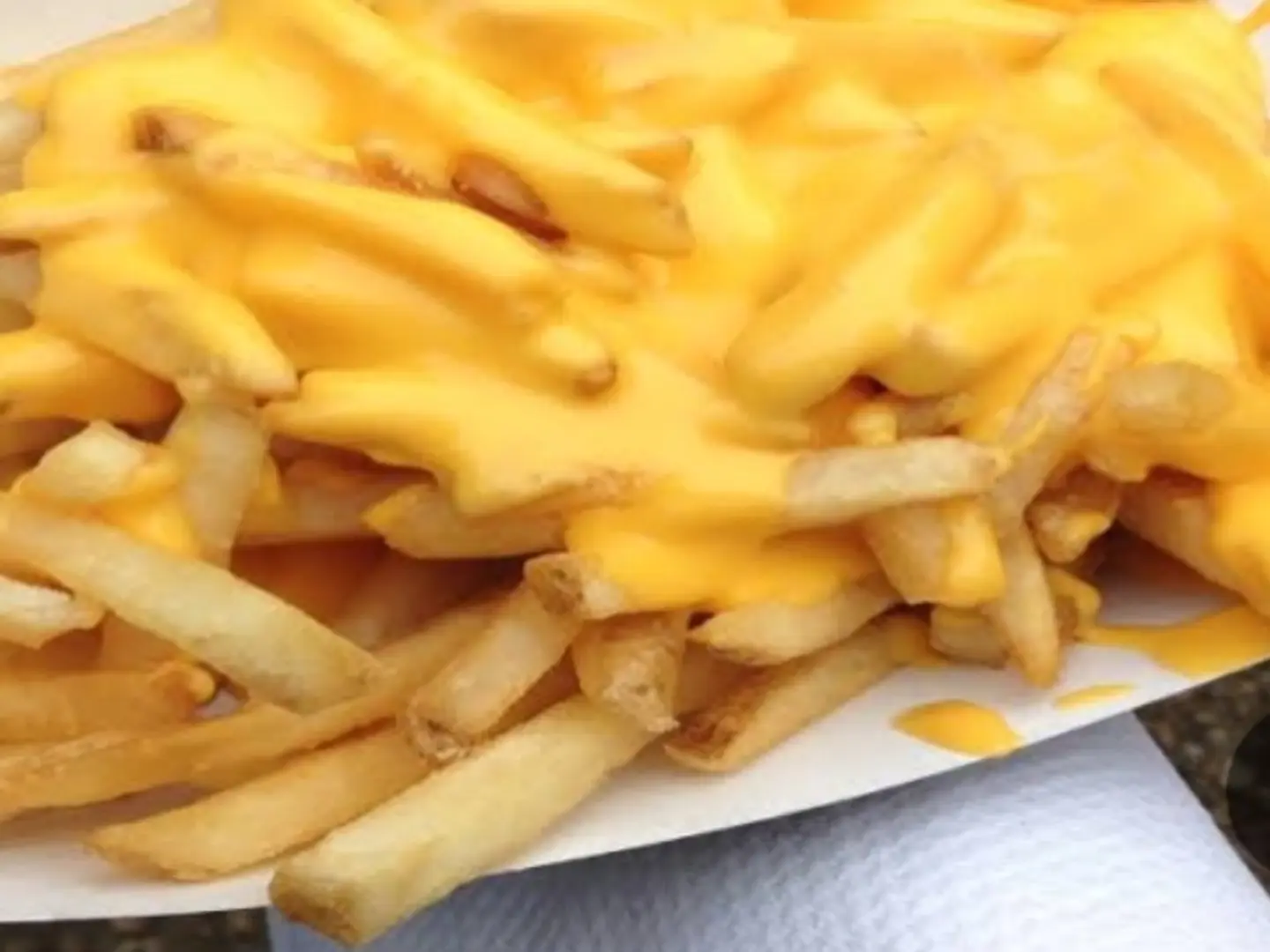 بطاطس مقلية بالجبن كبير