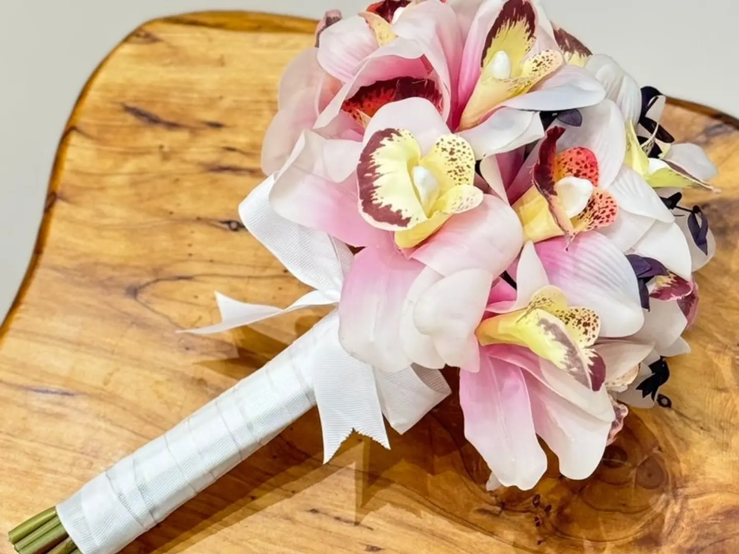 A Beautiful And Rosy Bridal Bouquet 2