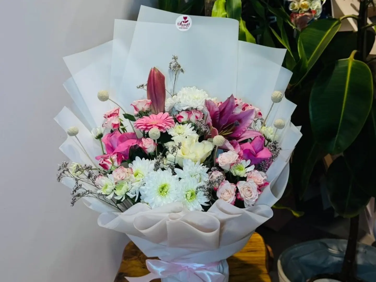 A Luxurious Bouquet Of Roses