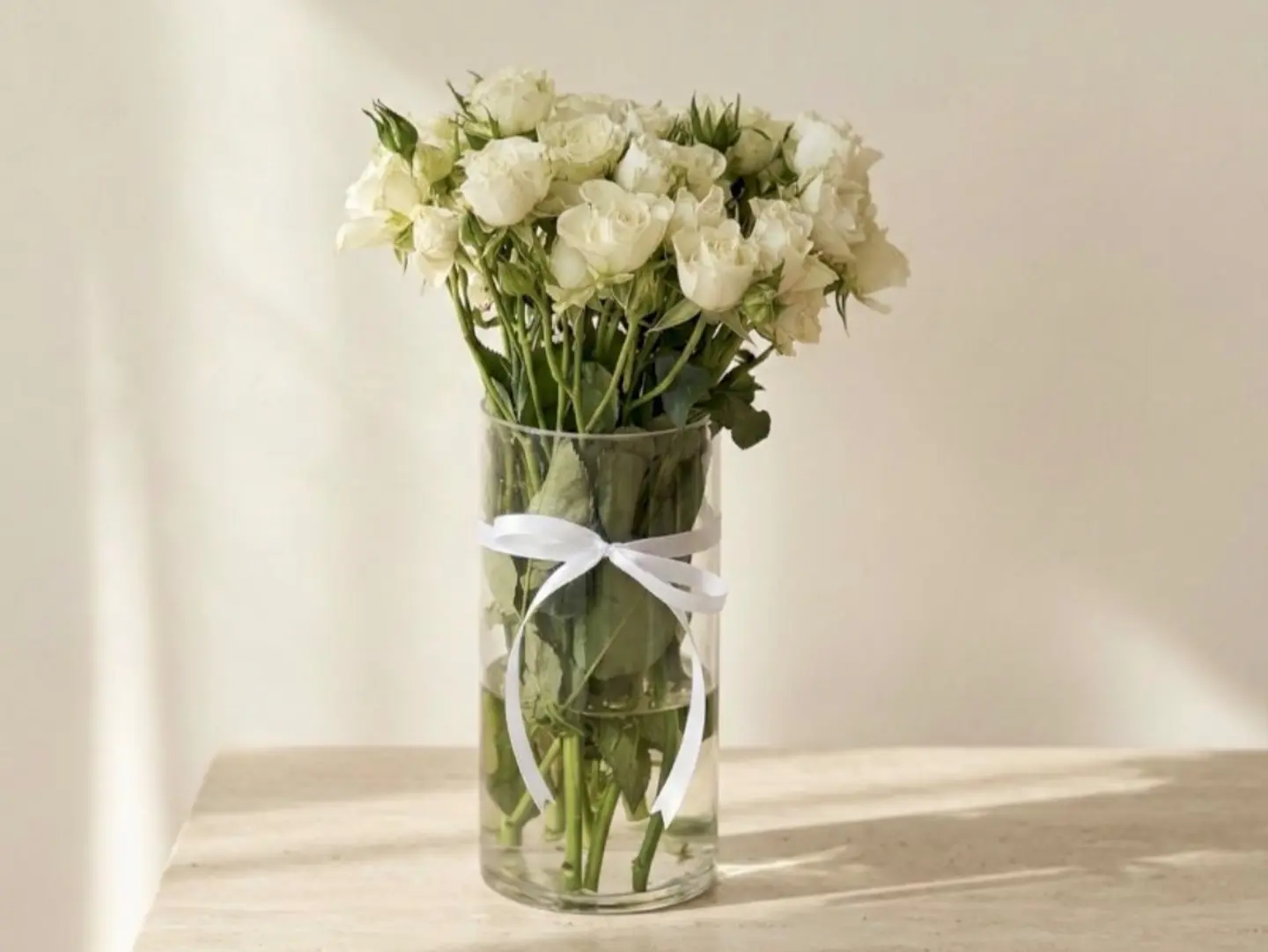 Chocolate Gardener Quarter Kilo Together With Natural Rose Vase