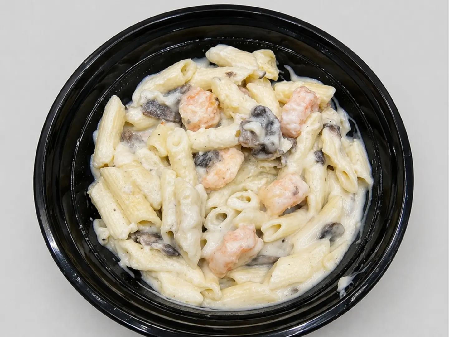 White Sauce Pasta With Shrimp And Mushrom