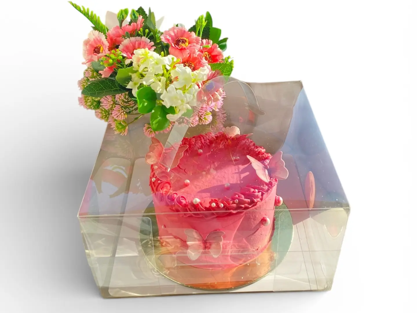 بوكس كيك مع ورد هدية فاخرة