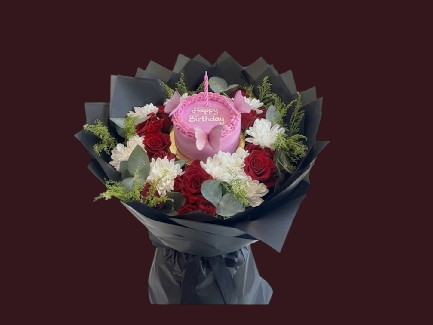 باقة ورد طبيعي مع كيكة عيد ميلاد فاخرة