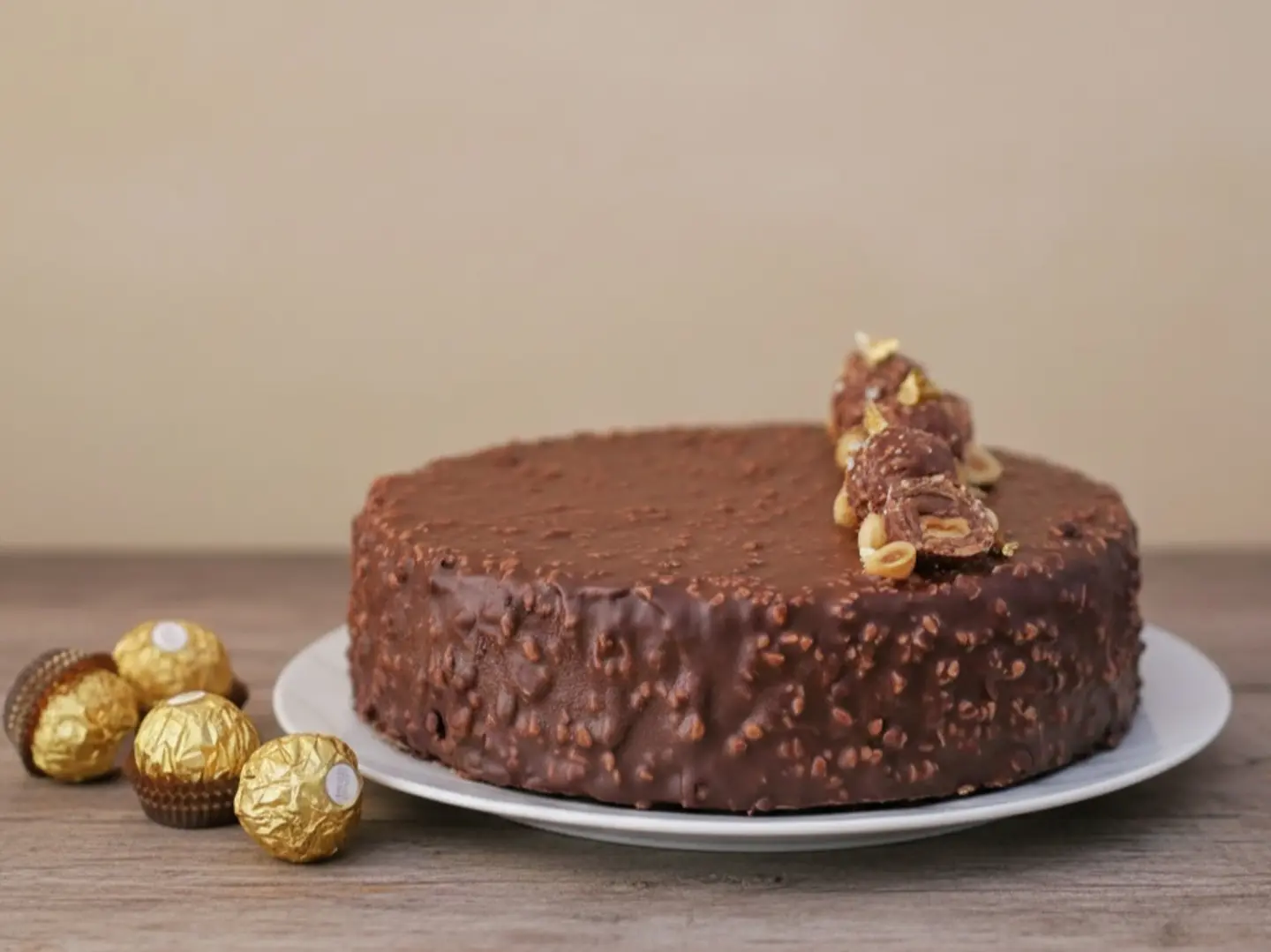 Ferrero Rocher Cake 2 Lb