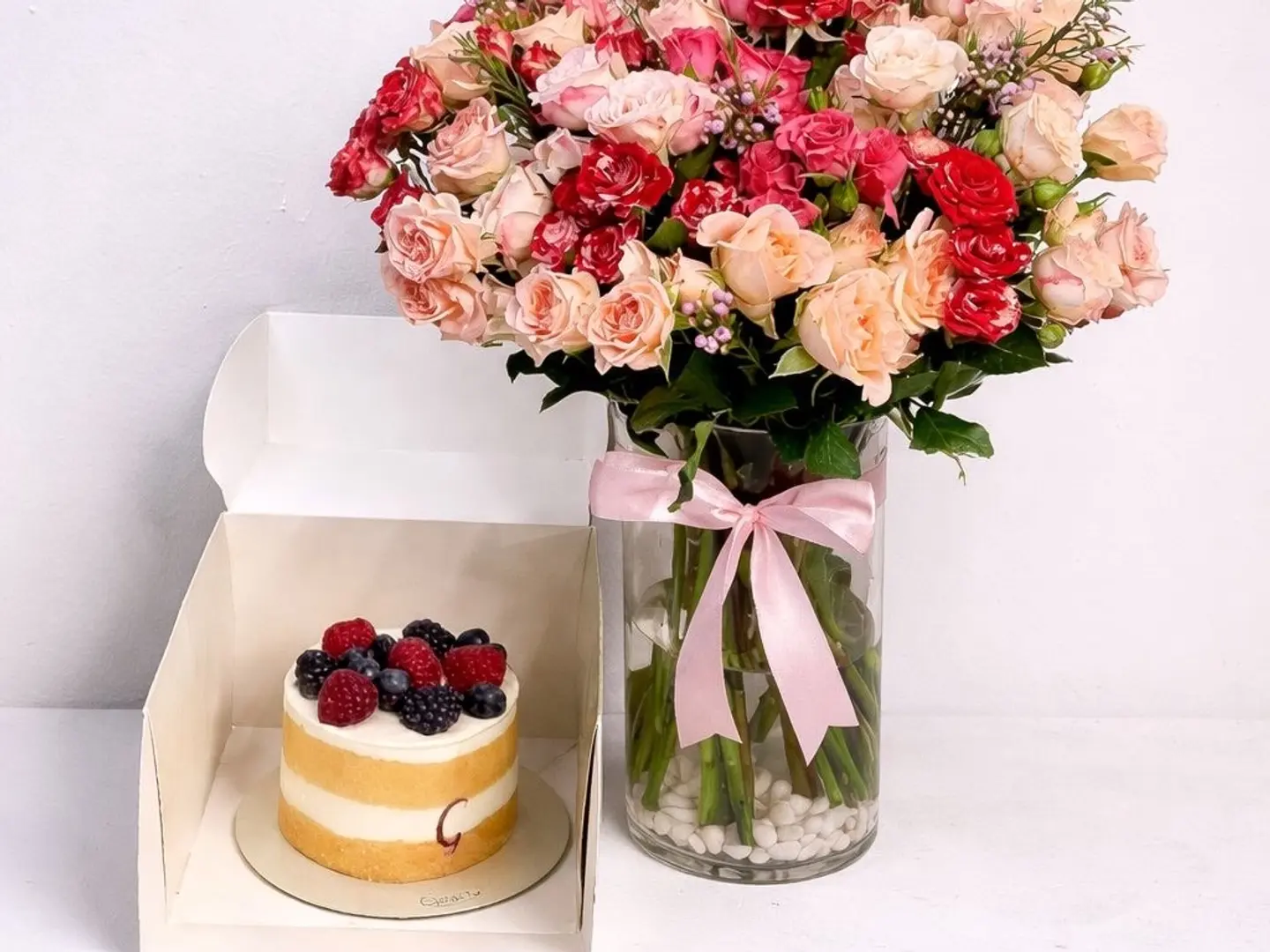 Flower Vase With Ganache Cake
