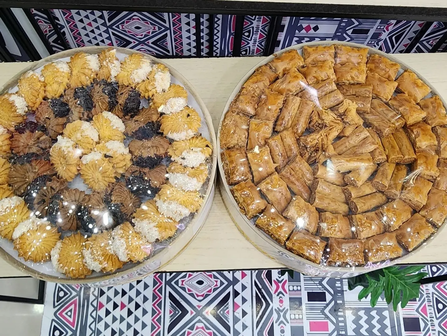 عرض بقلاوه وبتيفور