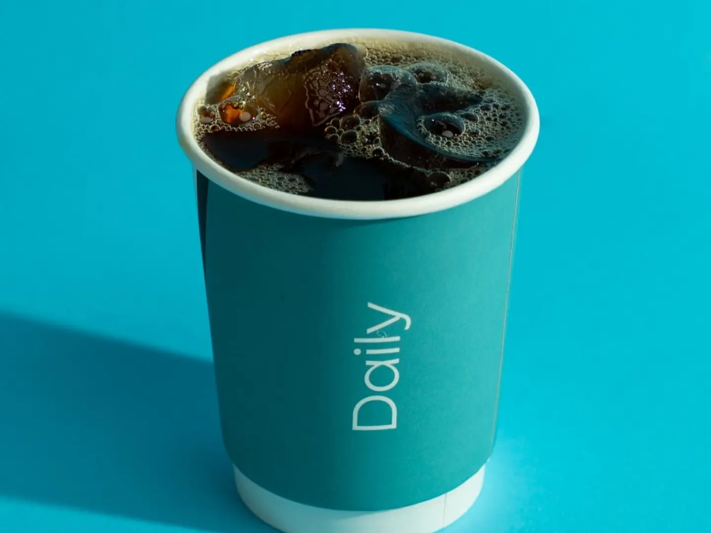 قهوه اليوم بارد كبير