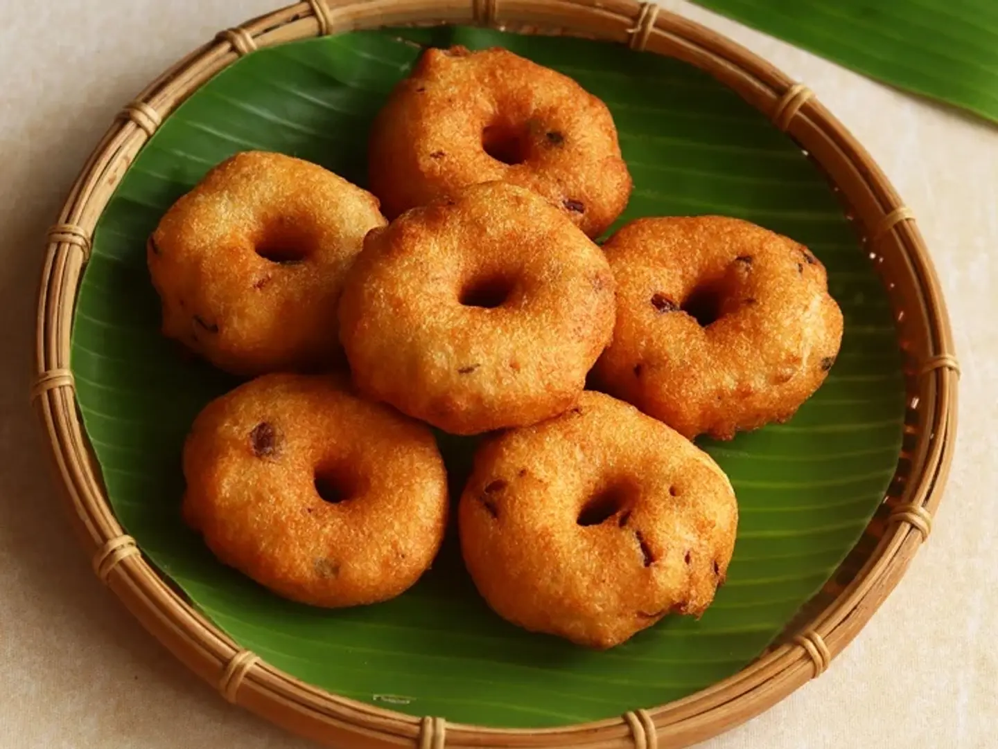 Medhu Vadai (Ulundha Vadai)