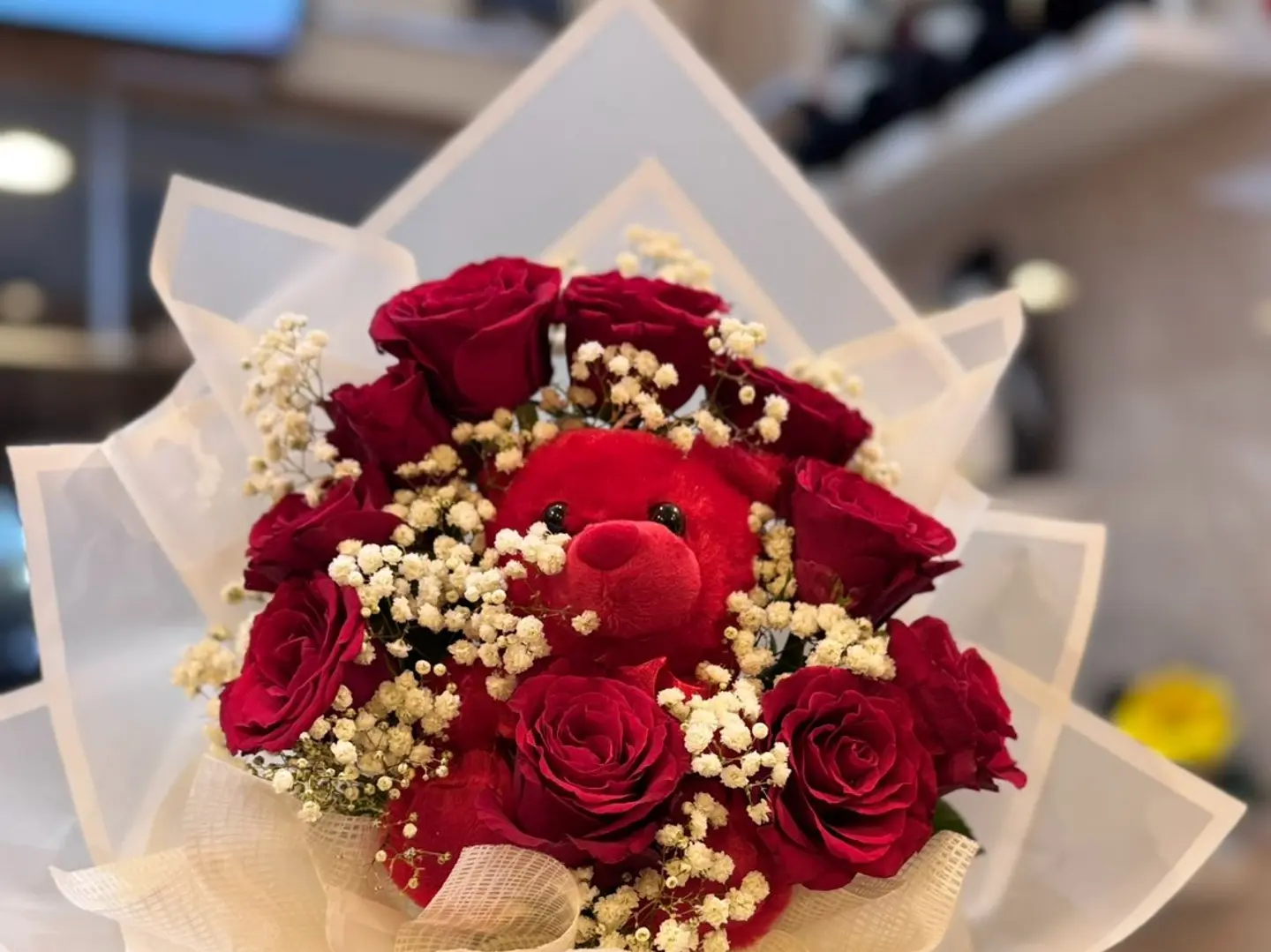 باقة الورد الأحمر والدبدوب الأحمر