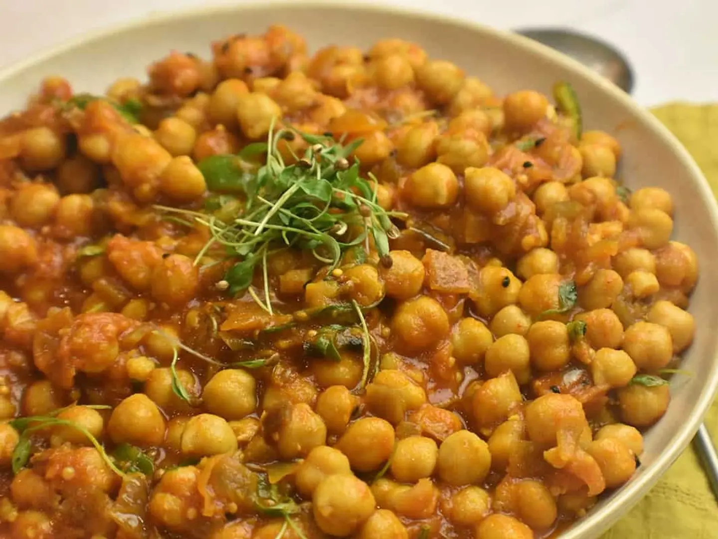 تشاناي أبيض متوفر يوم السبت