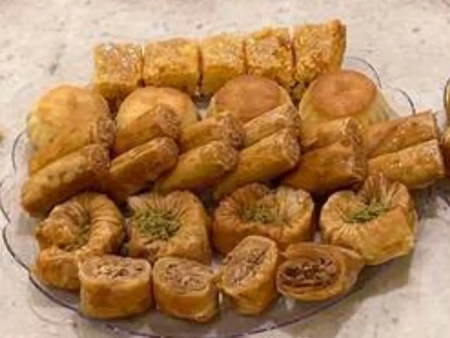 نص كيلو حلويات بقلاوه