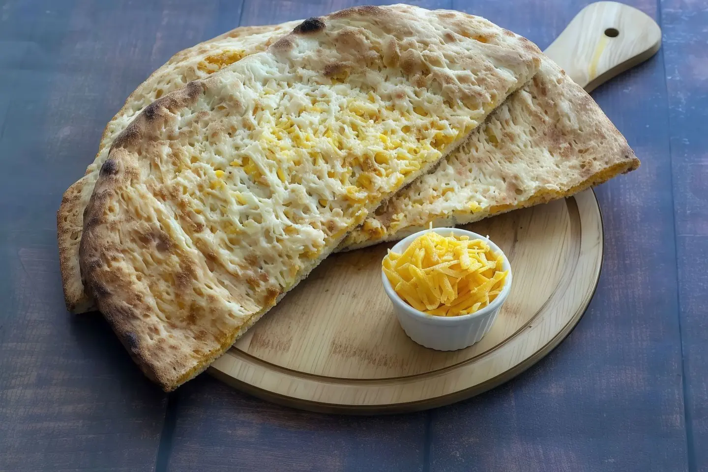 خبز تميس بالجبن