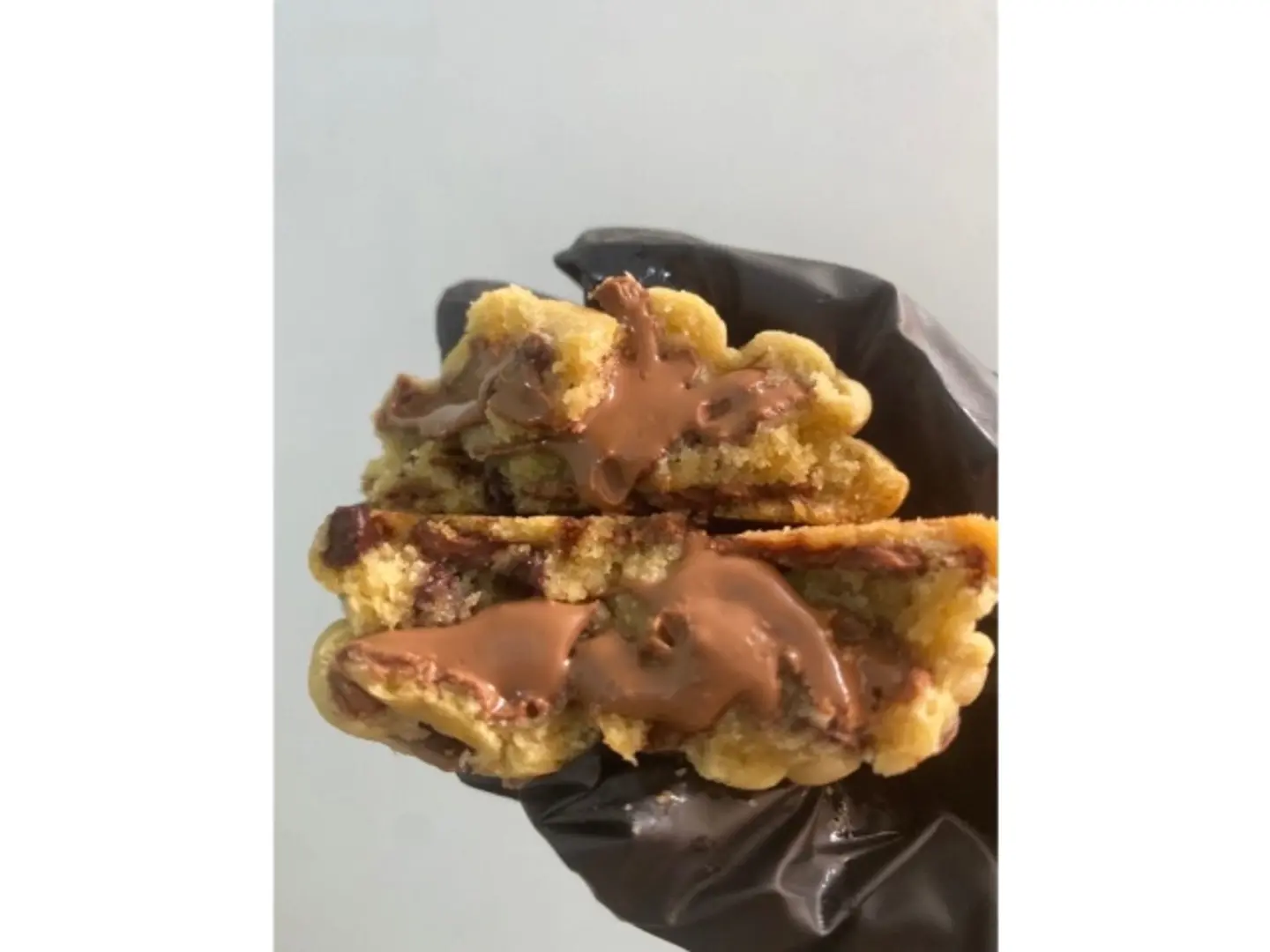 كوكيز بحشوة الشوكولاته البلجيكيه