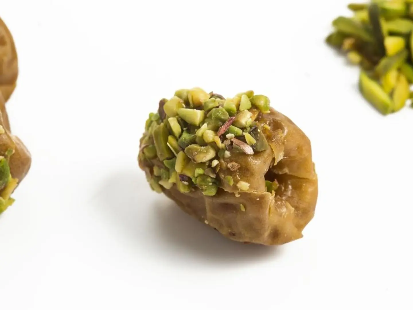 تمر سكري محشي بالتوفي ومغطى بالفستق ربع كيلو