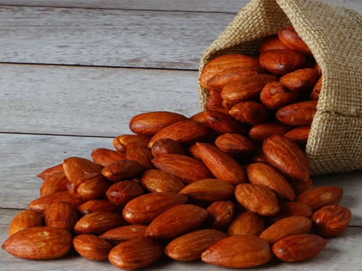 لوز أمريكي محمص مالح ربع كيلو